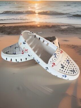 Floafers Women’s Size 8 White/ Anchor Multi Posh Driver Loafers. New with tags